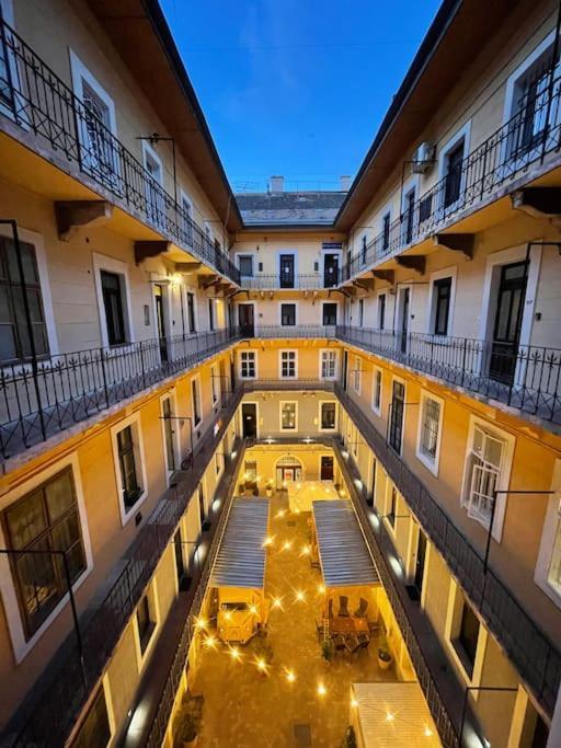 B333 Apartment - In The Heart Of The City Budapesta Exterior foto