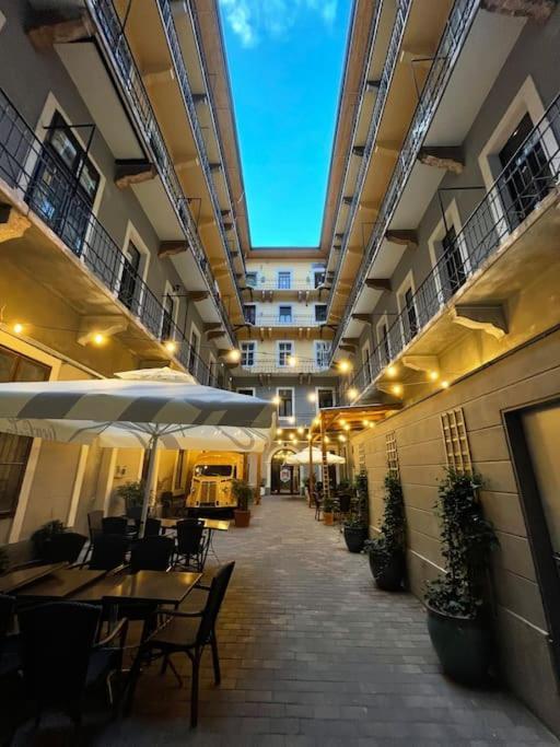 B333 Apartment - In The Heart Of The City Budapesta Exterior foto