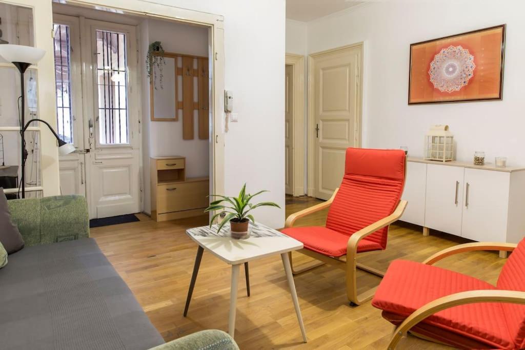 B333 Apartment - In The Heart Of The City Budapesta Exterior foto